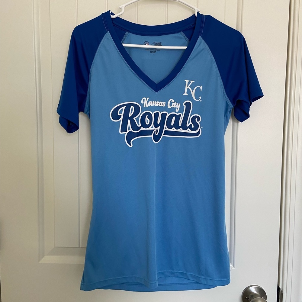 NWOT | Campus Lifestyle‎ women’s Kansas City Royals v-neck tee — small